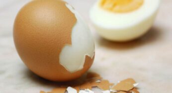 Come sbucciare le uova sode in pochissimi secondi con il metodo della nonna